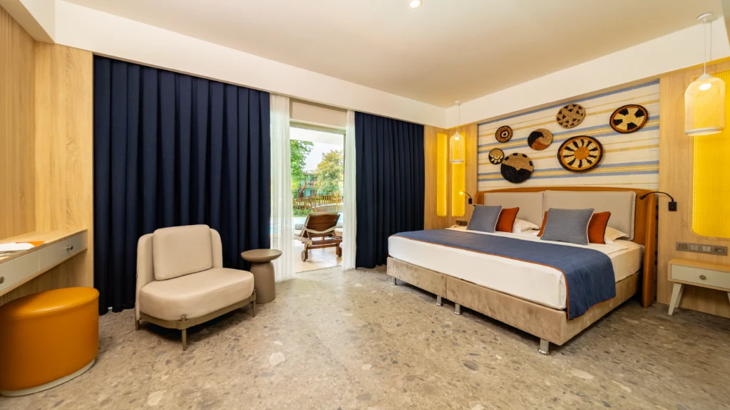  Lake House Family Rooms 